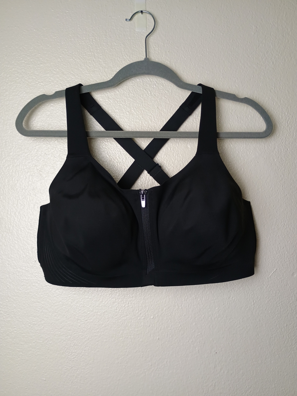 Victoria's Secret VSX 38DD Knockout-Close Sports Bra Black Front-Zip Crossback